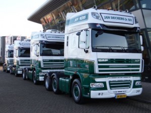 4 nieuwe trekkers en 2 nieuwe trailers