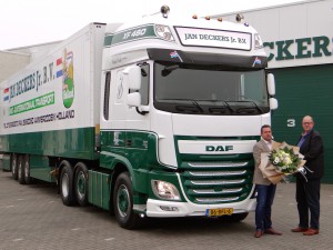 Drie nieuwe DAF XF Super Space Cab trekkers voor  Jan Deckers Jr. Transport in Ammerzoden